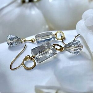 🌺Vintage Gold & Crystal Dangle Earrings